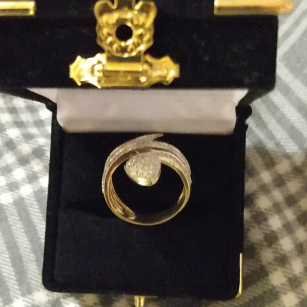 Woman's ring - Picture 2 of 3
